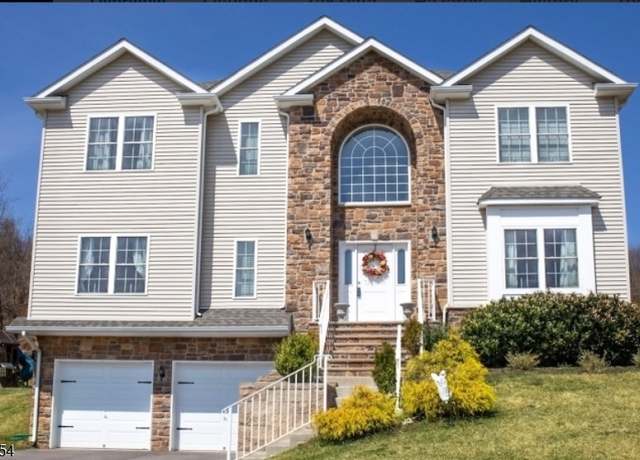 Property at 6 Jacob Way, Lopatcong Twp., NJ 08865-2130, 4 beds, 2.5 baths