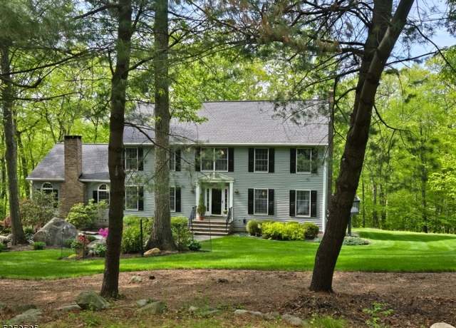 Property at 33 Bel Air Dr, Sparta Twp., NJ 07871-3735, 5 beds, 3 baths