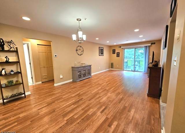 Property at 55 Crestview Ln, Mount Arlington Boro, NJ 07856-1362, 2 beds, 1 bath