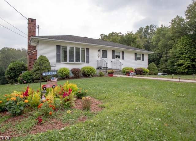 Property at 7 Lois Ln, Wantage Twp., NJ 07461-3410, 3 beds, 1.5 baths