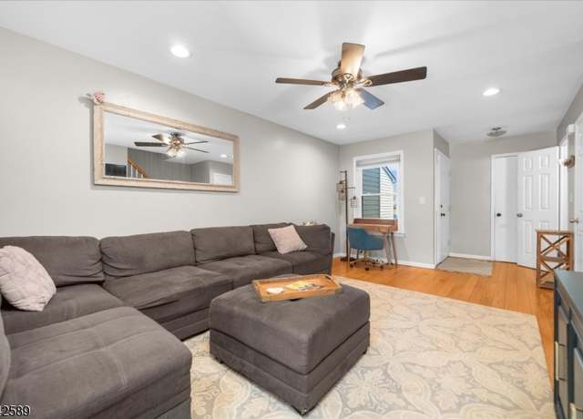 Property at 424 Willow Ct, Raritan Twp., NJ 08822-3132, 2 beds, 1.5 baths