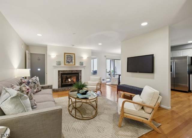 Property at 9 Larkin #9, West Orange Twp., NJ 07052-1120, 2 beds, 2.5 baths