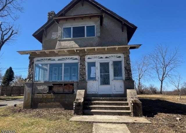Property at 25 Prospect Ave, Andover Boro, NJ 07821-4514, 3 beds, 1.5 baths