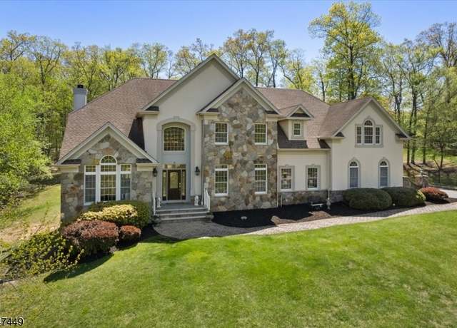 Property at 6 Strawberry Ln, Warren Twp., NJ 07059-7052, 6 beds, 4.5 baths