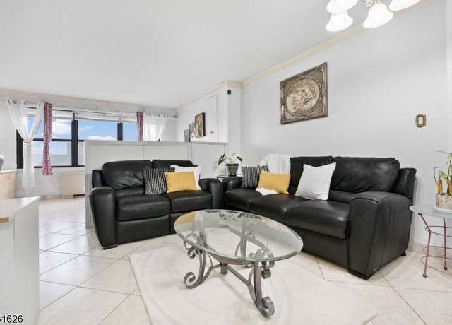 Property at 285 Aycrigg Ave Unit 14C, Passaic City, NJ 07055-3718, 1 bath