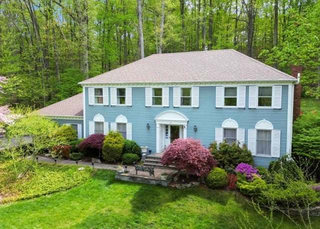 Property at 19 Laura Ln, Morris Twp., NJ 07960-6426, 4 beds, 2.5 baths