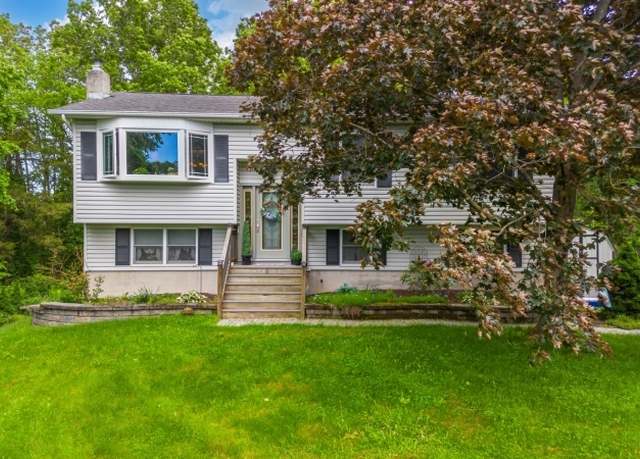 Property at 6 Gardenia Rd, Vernon Twp., NJ 07418-1925, 3 beds, 1.5 baths