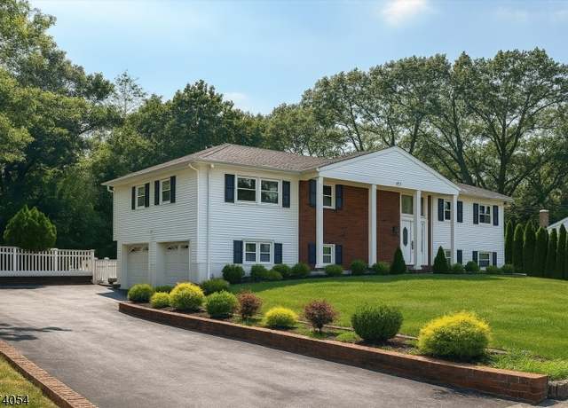 Property at 32 Sears Pl, Wayne Twp., NJ 07470-2611, 5 beds, 2.5 baths