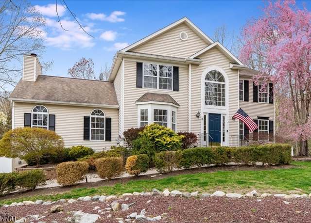Property at 8 Macintosh Dr, Andover Twp., NJ 07848-4047, 4 beds, 2.5 baths