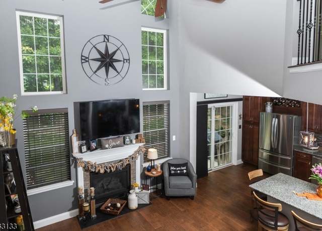Property at 64 Pond Hollow Dr, Jefferson Twp., NJ 07438-8700, 3 beds, 2.5 baths