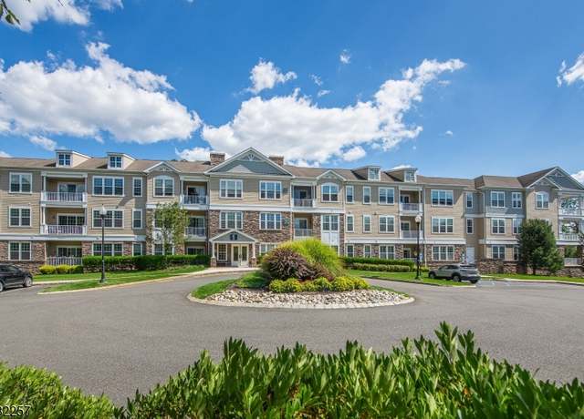 Property at 1202 Hale Dr, Rockaway Twp., NJ 07866, 2 beds, 2.5 baths