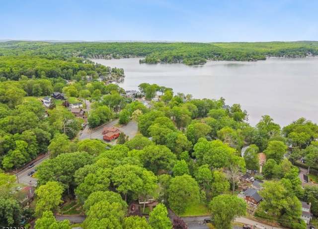 Property at 26 Bay View Rd, Hopatcong Boro, NJ 07843-1902, 3 beds, 1 bath