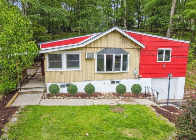 Property at 26 Bay View Rd, Hopatcong Boro, NJ 07843-1902, 3 beds, 1 bath