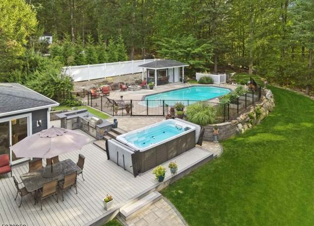 Property at 5 Pillar Dr, Rockaway Twp., NJ 07866-1318, 4 beds, 3.5 baths