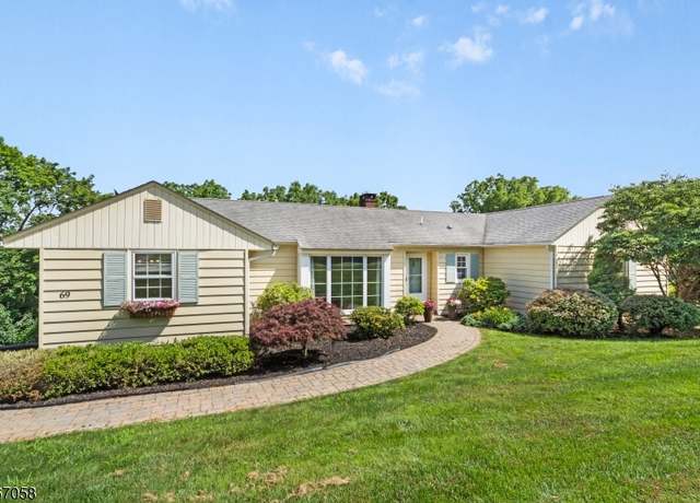 Property at 69 Newton Ave, Sussex Boro, NJ 07461-1501, 4 beds, 1.5 baths