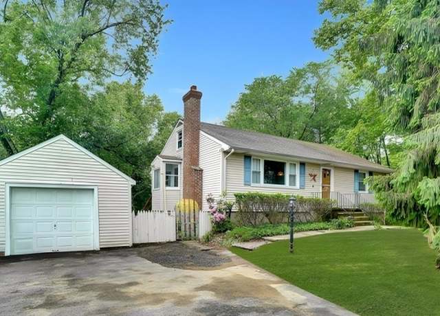 Property at 101 Horseneck Rd, Montville Twp., NJ 07045-9625, 3 beds, 1 bath