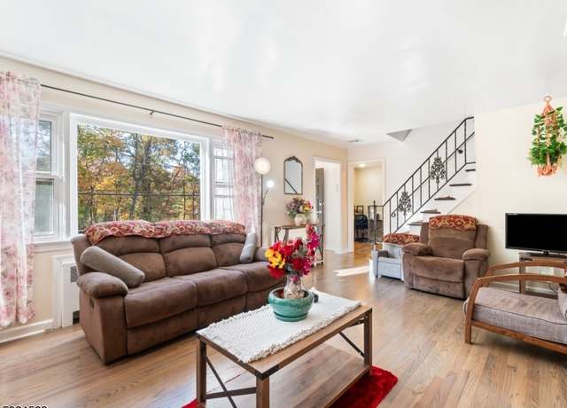 Property at 469 Lake St, Newark City, NJ 07104-1331, 3 beds, 1.5 baths