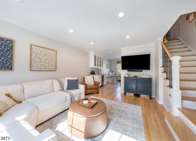 Property at 417 Morris Ave #7, Summit City, NJ 07901-1501, 2 beds, 1.5 baths