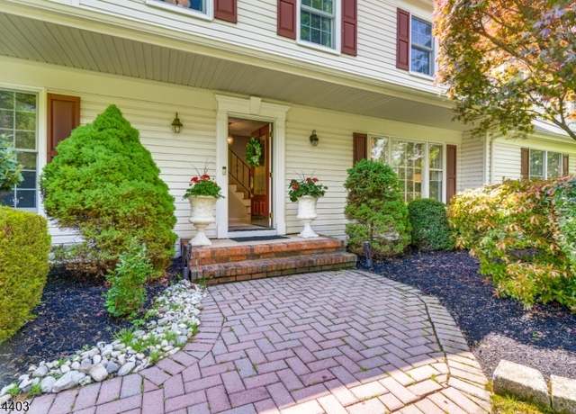 Property at 38 Beverly Dr, Hillsborough Twp., NJ 08844-3041, 6 beds, 3.5 baths