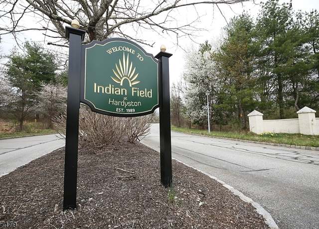 Property at 31 Meadow Pond Rd, Hardyston Twp., NJ 07419-2517, 2 beds, 1.5 baths