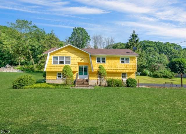 Property at 243 Andover Rd, Sparta Twp., NJ 07821-5018, 4 beds, 2.5 baths