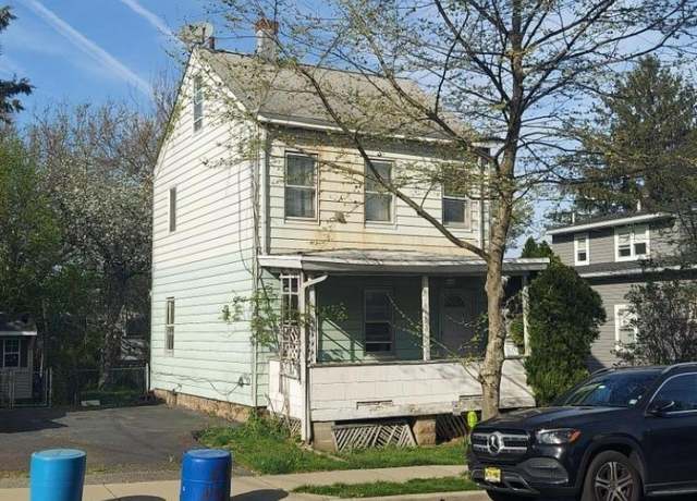 Property at 132 Warren St, Clifton City, NJ 07013-1124, 3 beds, 1 bath