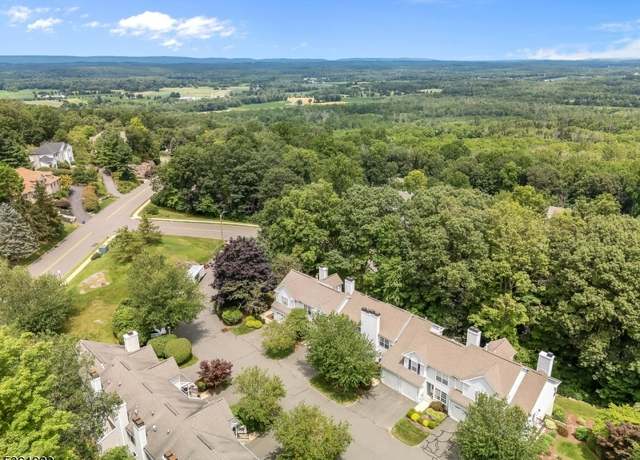 Property at 3 Ajax Ct, Allamuchy Twp., NJ 07840-2828, 2 beds, 1.5 baths