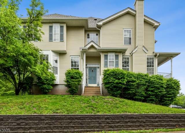 Property at 32 Stratton Ct, Raritan Twp., NJ 08822-3520, 2 beds, 2.5 baths