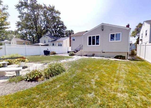 Property at 827 Savitt Pl, Union Twp., NJ 07083-6709, 3 beds, 2 baths
