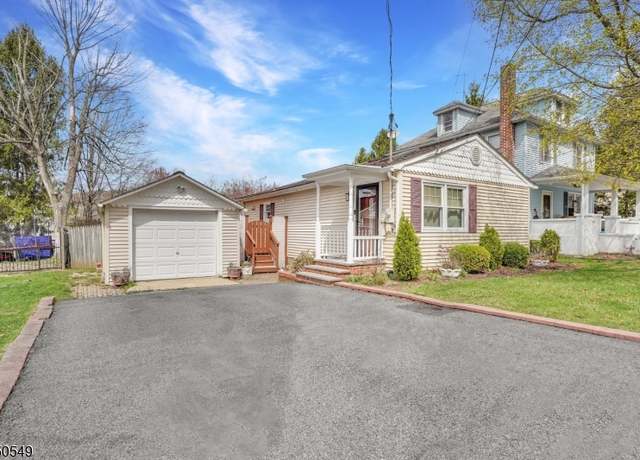Property at 152 Center St, Roxbury Twp., NJ 07850-1111, 2 beds, 1 bath