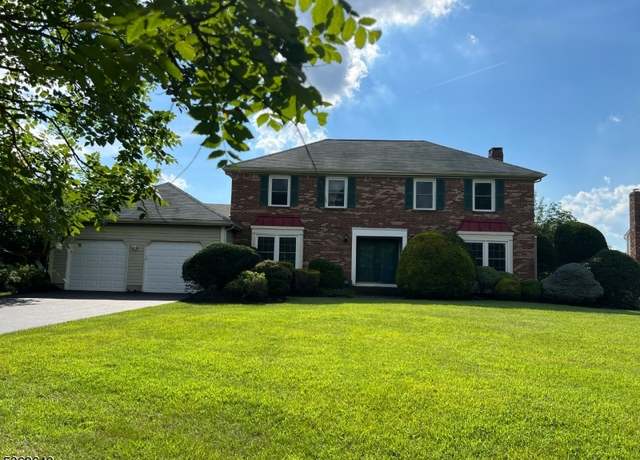 Property at 11 Glengarry Way, West Windsor Twp., NJ 08550-3033, 5 beds, 2.5 baths