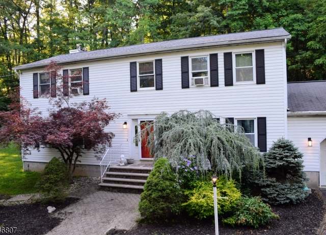 Property at 4 Panorama Dr, Vernon Twp., NJ 07461-4758, 4 beds, 2.5 baths