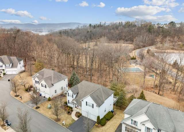 Property at 10 Poplar Ct, Allamuchy Twp., NJ 07840-2847, 4 beds, 2.5 baths
