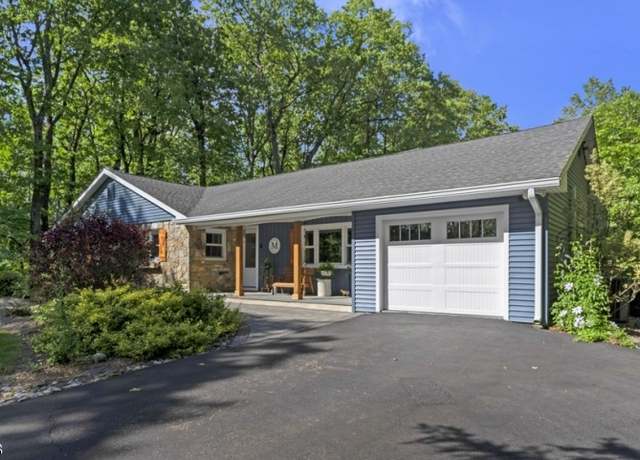 Property at 439 Mountain View Rd, Franklin Twp., NJ 08802-1060, 3 beds, 2 baths