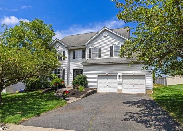Property at 12 Heron Dr, Washington Twp., NJ 07853, 4 beds, 3.5 baths