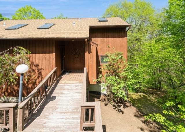 Property at 5 Wimbledon Dr #1, Vernon Twp., NJ 07462-5579, 3 beds, 2.5 baths