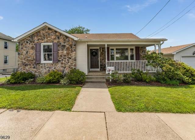 Property at 300 Grant St, Phillipsburg Town, NJ 08865-2520, 2 beds, 1.5 baths