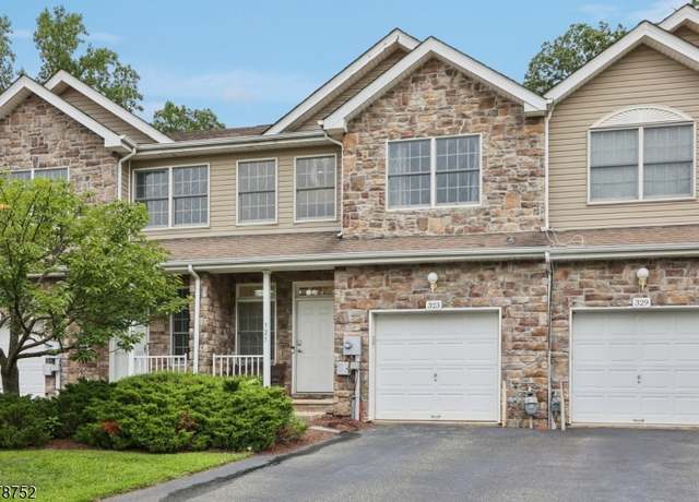 Property at 323 Raymound Blvd, Parsippany-troy Hills Twp., NJ 07054-3454, 2 beds, 2.5 baths