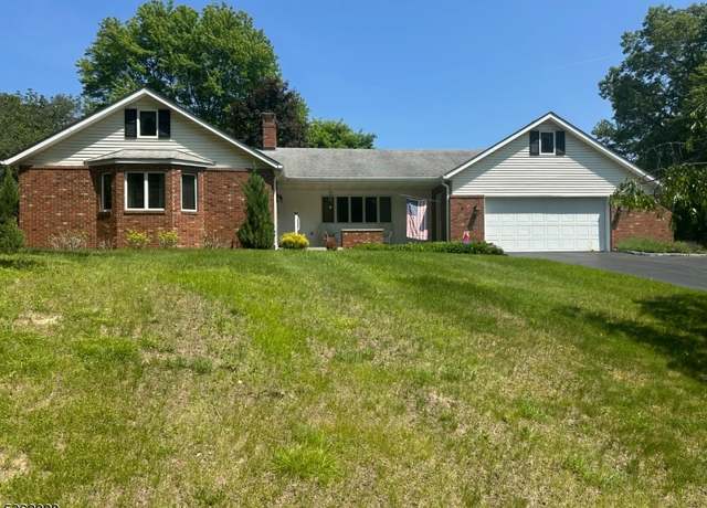 Property at 6 Geraldine Dr, Wantage Twp., NJ 07461-3404, 3 beds, 2.5 baths