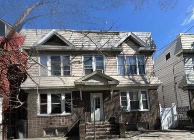 Property at 34 Cortland St, Newark City, NJ 07105-4422, 8 beds, 4 baths