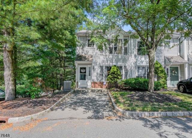 Property at 33 Woods Edge Dr, Rockaway Boro, NJ 07866-4048, 2 beds, 1.5 baths