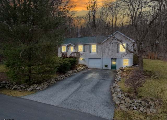 Property at 17 Mountainside Ave, Jefferson Twp., NJ 07460-1905, 3 beds, 1.5 baths
