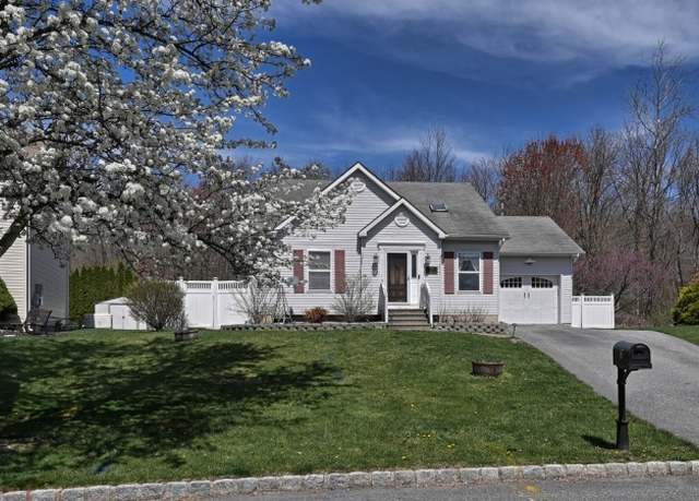 Property at 6 Holly Dr, Hamburg Boro, NJ 07419-1013, 3 beds, 2 baths