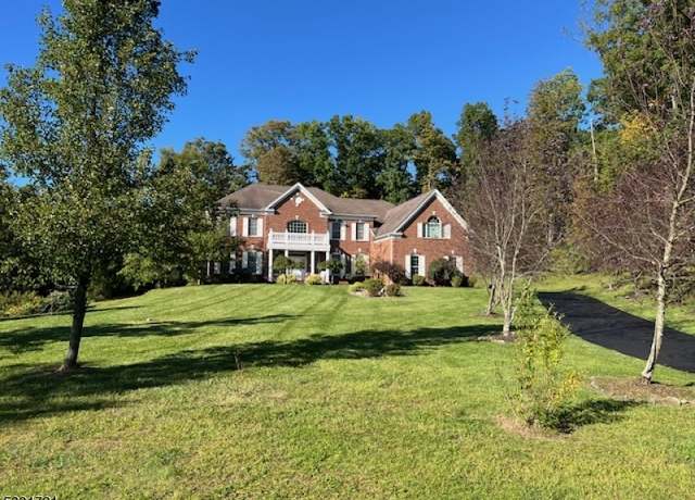 Property at 8 Limekiln Ct, Green Twp., NJ 07821-4580, 5 beds, 5.5 baths