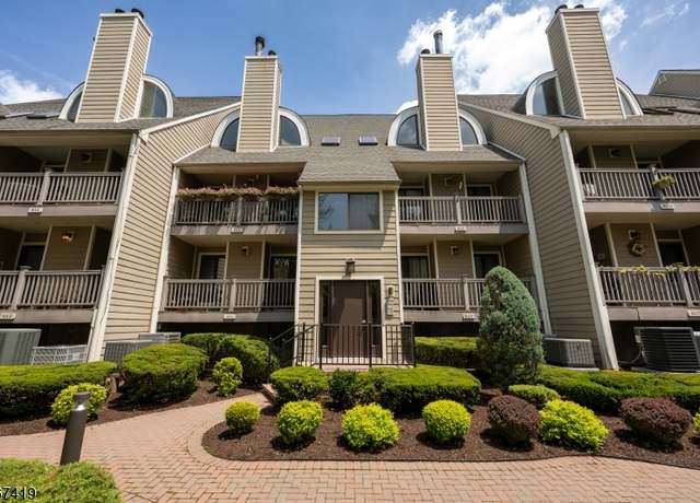 Property at 810 River Renaissance, East Rutherford Boro, NJ 07073-1623, 2 beds, 1.5 baths