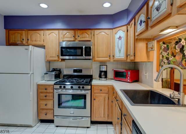Property at 79 Boulder Run Rd, Paterson City, NJ 07501, 2 beds, 2 baths