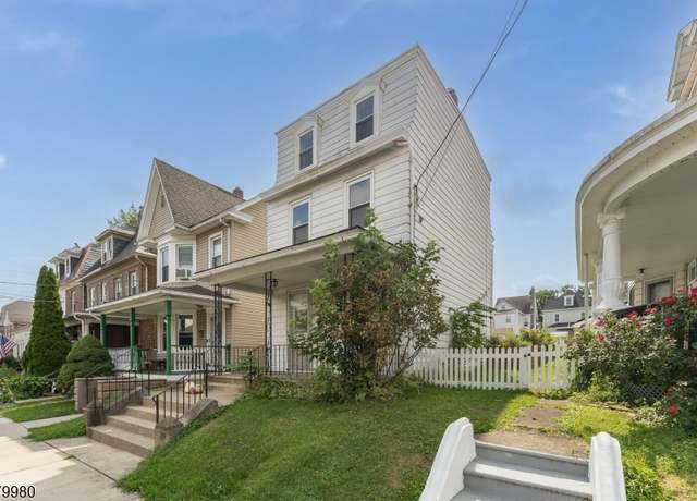 Property at 164 Summit Ave, Phillipsburg Town, NJ 08865-2433, 4 beds, 1 bath