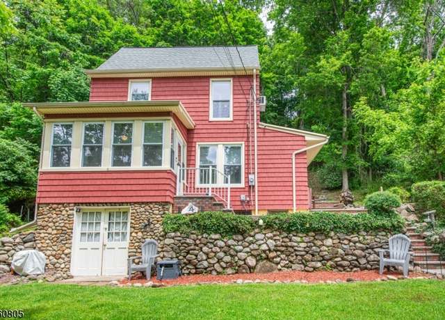 Property at 4 Warren St, Lincoln Park Boro, NJ 07035-2807, 3 beds, 1.5 baths