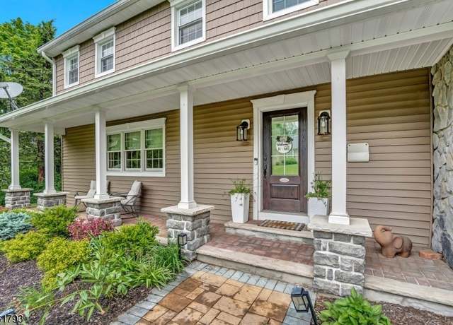 Property at 31 Center St, Netcong Boro, NJ 07857-1318, 5 beds, 3 baths