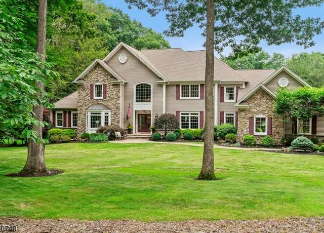 Property at 19 Wellington Dr, Washington Twp., NJ 07853-6115, 4 beds, 4.5 baths